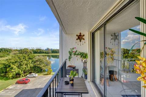 9686 Fontainebleau Blvd 507, Miami FL - photo 10 of 34