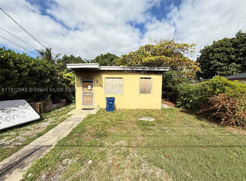 3 bedroom SingleFamilyResidence at 1865 NW 70th St, Liberty City, Miami — photo 2