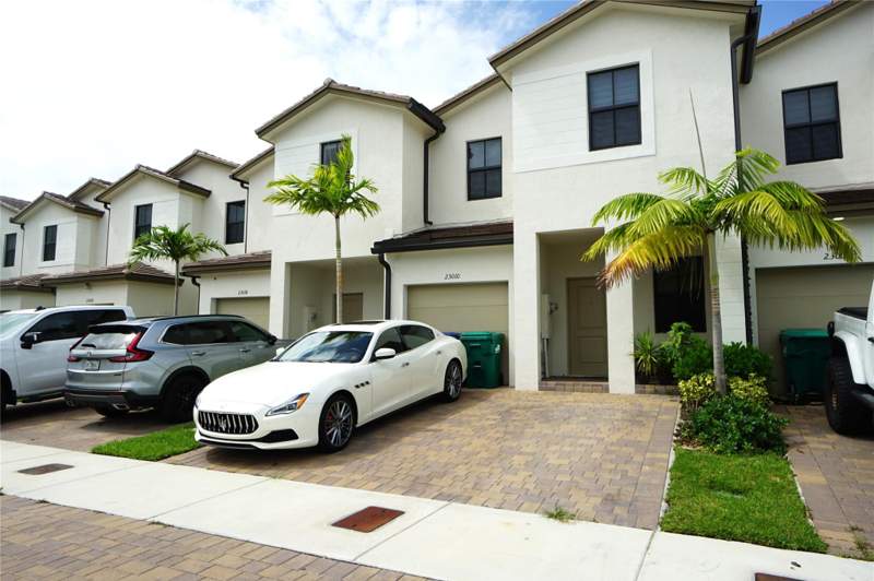 4 bedroom Townhouse at 23010 SW 128th Place 23010, Siena Reserve, Miami — photo 2