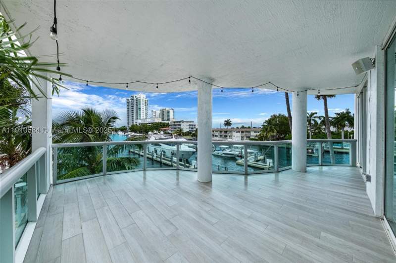 3 bedroom Townhouse at 7918 Harbour Island Dr 207, 360 Condo C, North Bay Village — photo 2