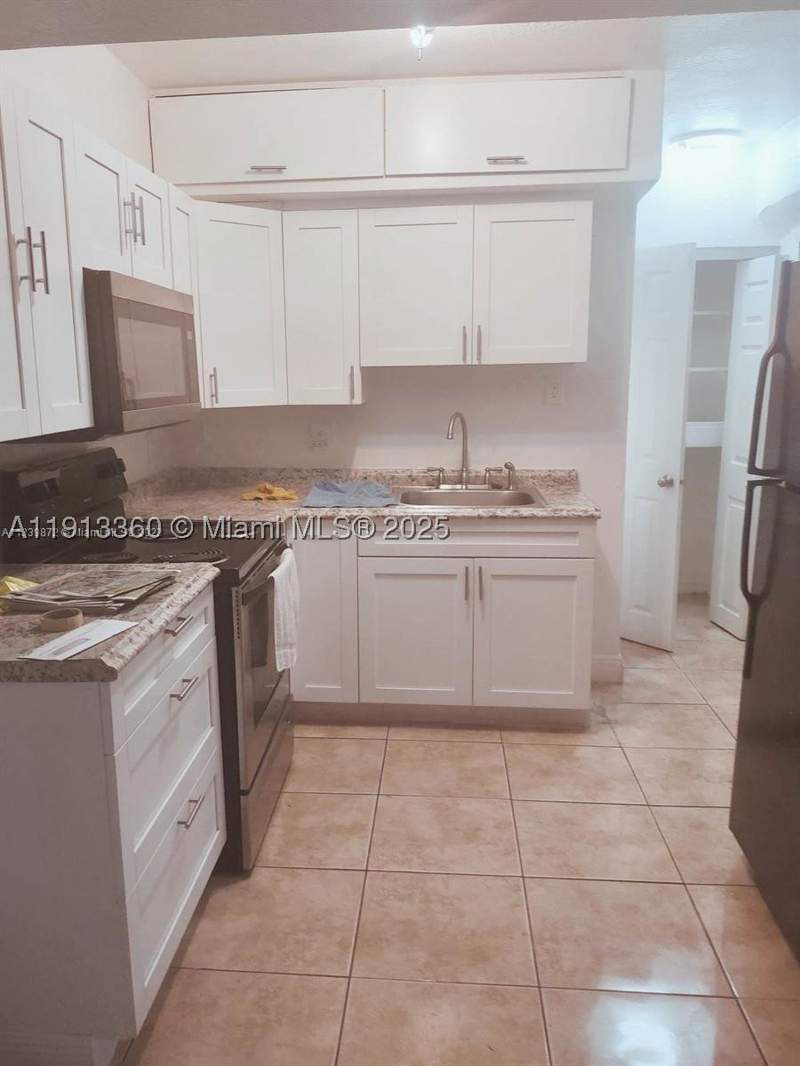 3 bedroom SingleFamilyResidence at 6422 NW 29th Ave, 62nd Street Heights, Miami — photo 5