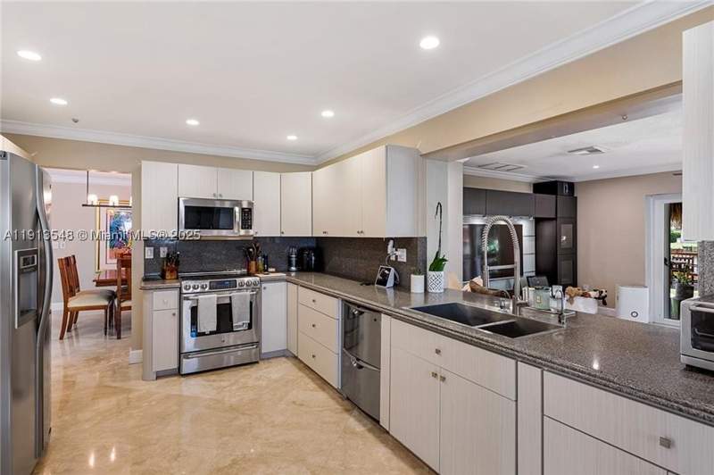 5 bedroom SingleFamilyResidence at 21280 NE 23rd Ave, Highland Lakes East, Miami — photo 5