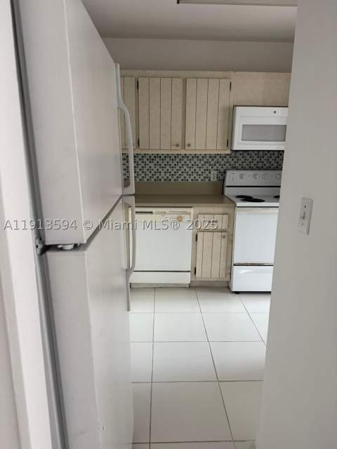 2025 NE 164th St 406, North Miami Beach FL - photo 8 of 10