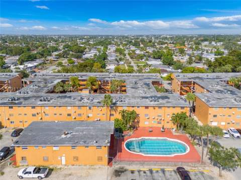 1330 W 54th St 302C, Hialeah FL - photo 19 of 20