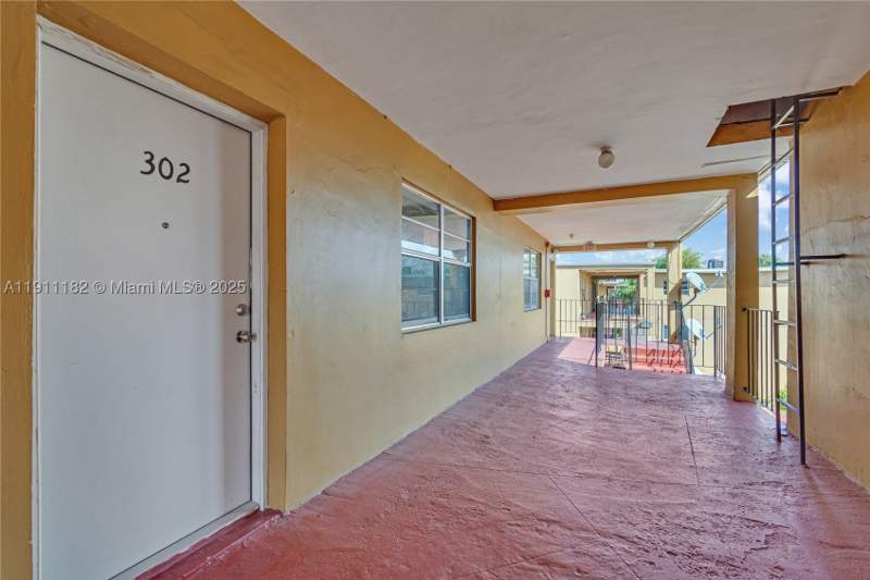 1 bedroom Condominium at 1330 W 54th St 302C, The Kensington Condo, Hialeah — photo 3
