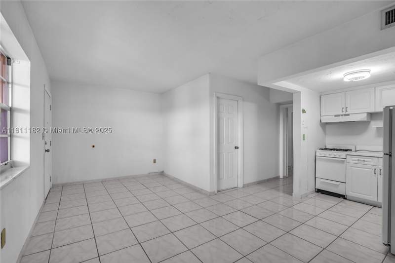 1 bedroom Condominium at 1330 W 54th St 302C, The Kensington Condo, Hialeah — photo 5