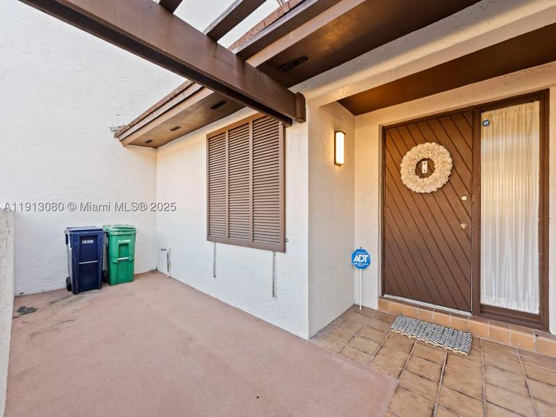 2 bedroom Townhouse at 13350 SW 91st Ter C, Calusa Point, Miami — photo 2