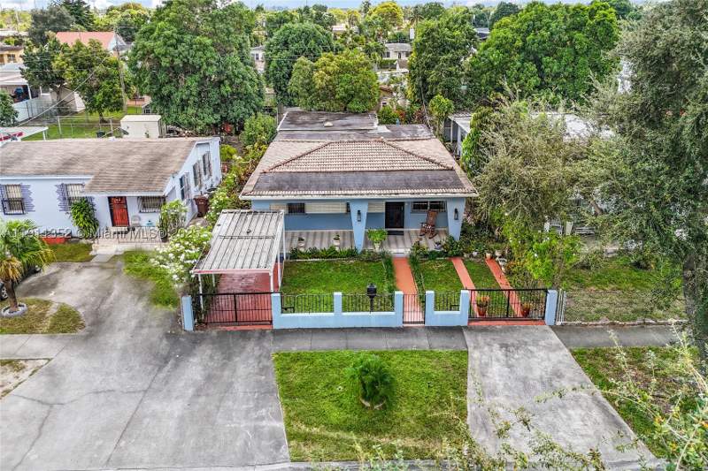4 bedroom SingleFamilyResidence at 682 W 37th St, 2nd Rev Pl Of Industrial, Hialeah — photo 3