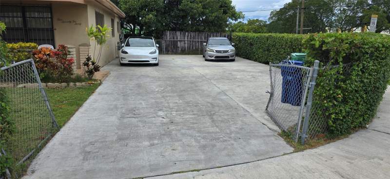3 bedroom SingleFamilyResidence at 17230 NW 10th Court, Scott Lake Manor Sec 08, Miami — photo 2