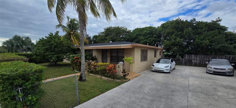3 bedroom SingleFamilyResidence at 17230 NW 10th Court, Scott Lake Manor Sec 08, Miami — photo 3