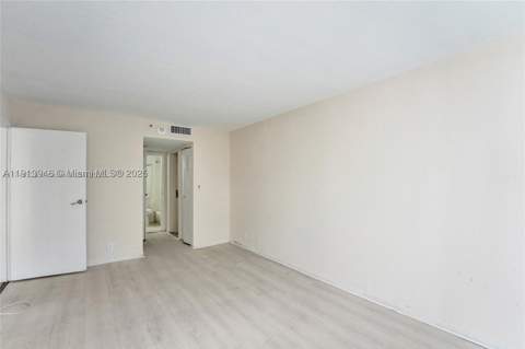 7601 E Treasure Dr 406, North Bay Village FL - photo 22 of 39