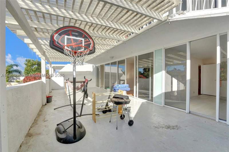 2 bedroom Condominium at 7601 E Treasure Dr 406, The Grandview Palace Cond, North Bay Village — photo 3