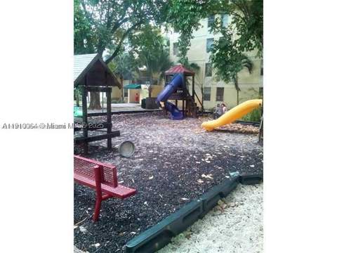 1805 W 56th St 412, Hialeah FL - photo 17 of 20