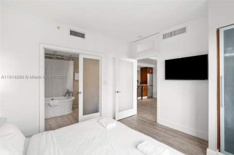 1060 Ocean Dr D307, Miami Beach FL - photo 18 of 41