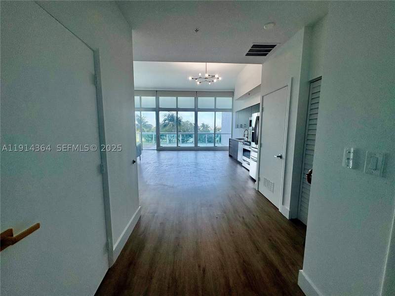 1 bedroom Condominium at 1800 N Bayshore Dr 306, 1800 Club Condo, Miami — photo 4