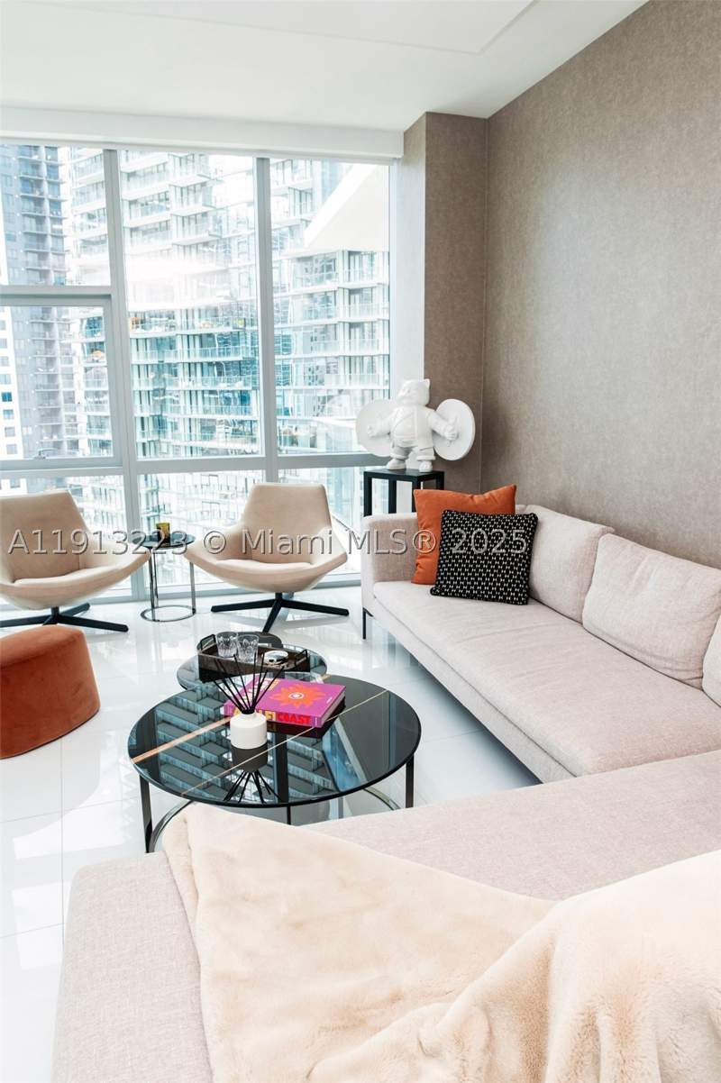 3 bedroom Condominium at 851 NE 1st Ave 1811, Paramount Miami Worldcente, Miami — photo 3