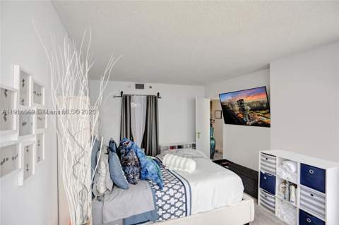 7601 E Treasure Dr 2421, North Bay Village FL - photo 14 of 37