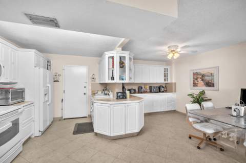 800 NE 195th Street 601, Miami FL - photo 11 of 35