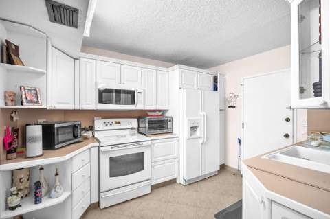 800 NE 195th Street 601, Miami FL - photo 12 of 35
