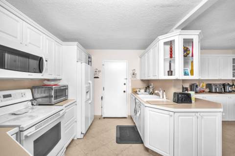 800 NE 195th Street 601, Miami FL - photo 13 of 35