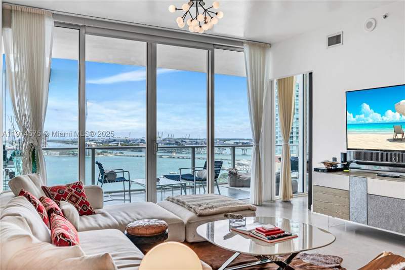 2 bedroom Condominium at 2020 N Bayshore Dr 1906, Paramount Bay Condo, Miami — photo 2