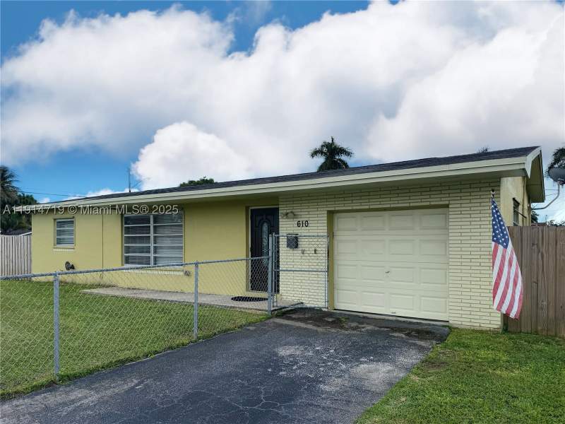 3 bedroom SingleFamilyResidence at 610 NW 17th St, King Robert, Homestead — photo 2