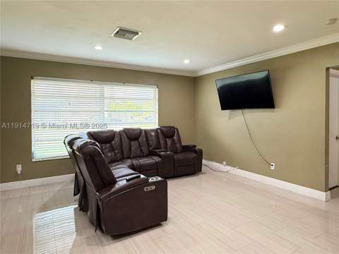 610 NW 17th St, Homestead FL - photo 8 of 29