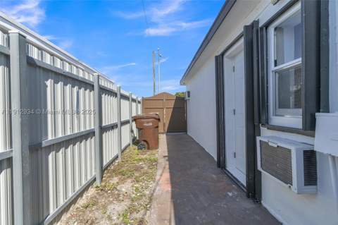 342 W 37th St, Hialeah FL - photo 13 of 35