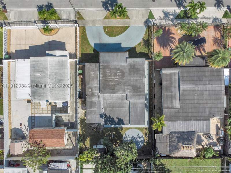 3 bedroom SingleFamilyResidence at 342 W 37th St, Carole Anne Park, Hialeah — photo 2