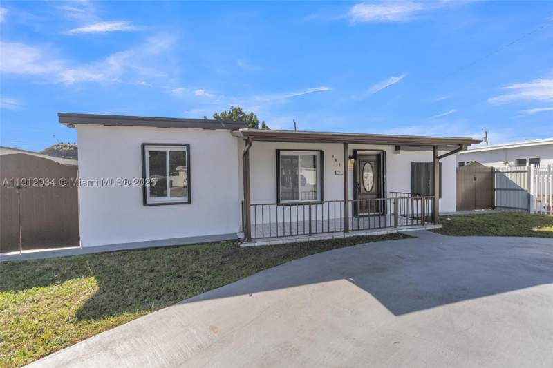 3 bedroom SingleFamilyResidence at 342 W 37th St, Carole Anne Park, Hialeah — photo 4