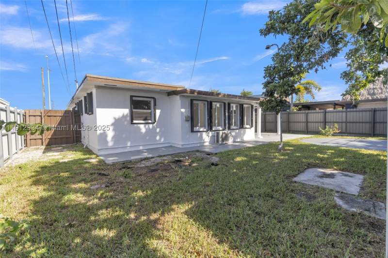3 bedroom SingleFamilyResidence at 342 W 37th St, Carole Anne Park, Hialeah — photo 5
