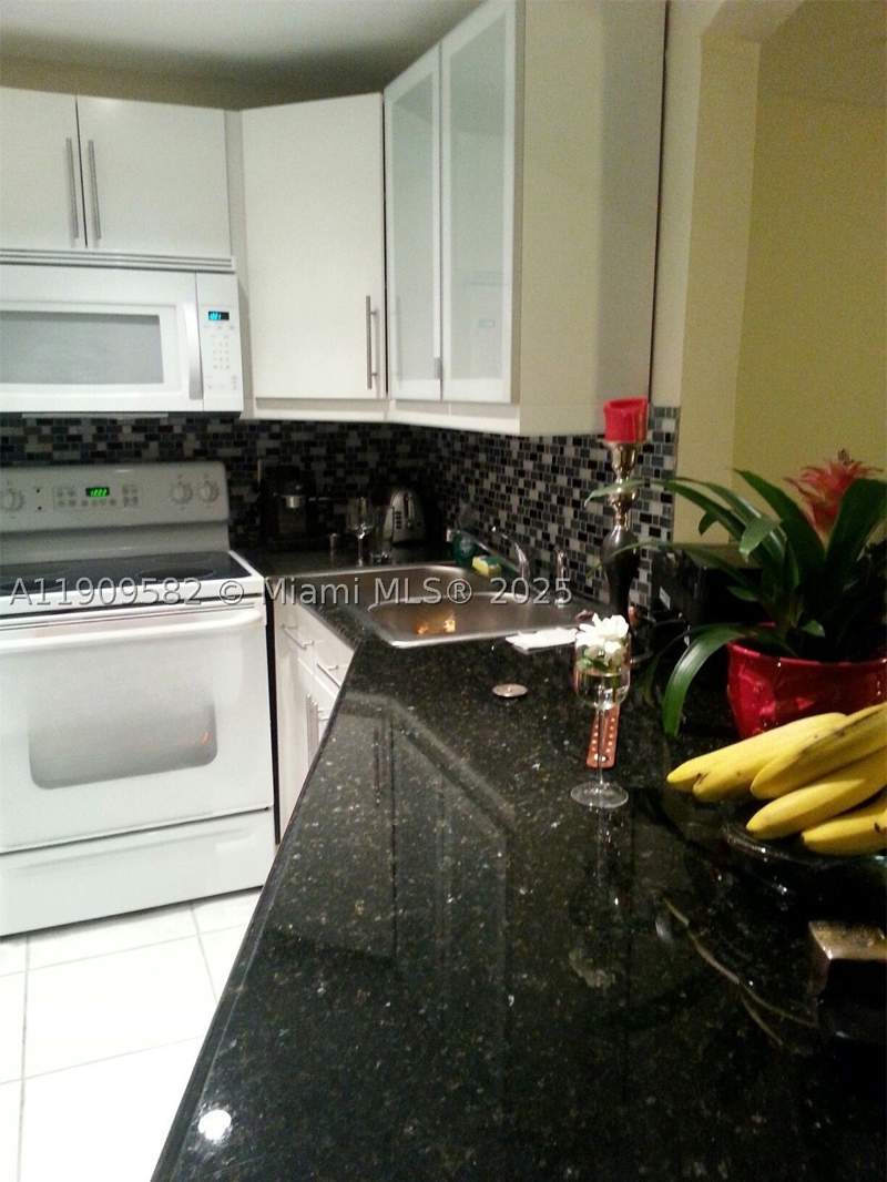 1 bedroom Condominium at 1770 NE 191st St 206-1, Jade Winds Group -, Miami — photo 2