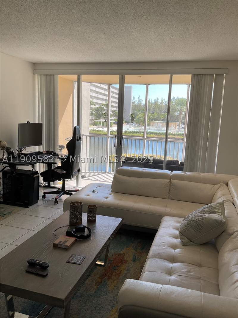 1 bedroom Condominium at 1770 NE 191st St 206-1, Jade Winds Group -, Miami — photo 4