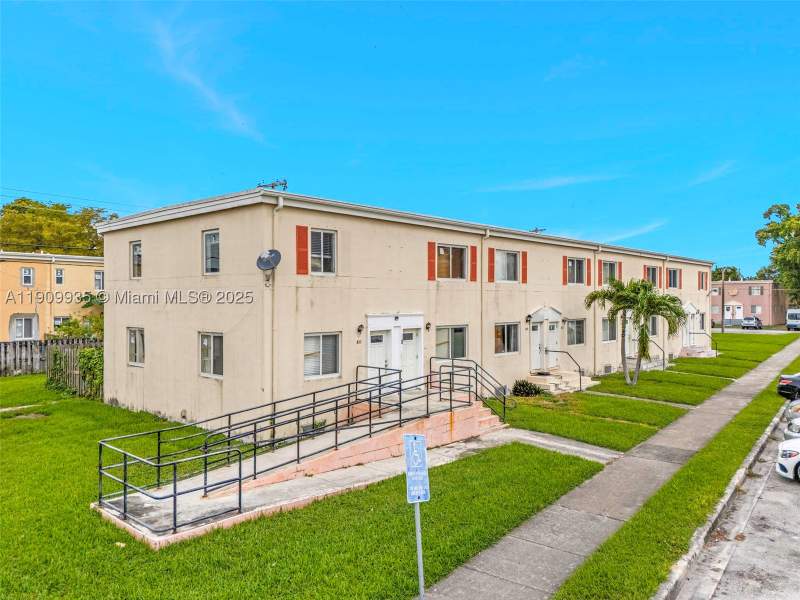 2 bedroom Townhouse at 427 NW 84th Ter 427, Sunset Palm Villas Condo, Miami — photo 4