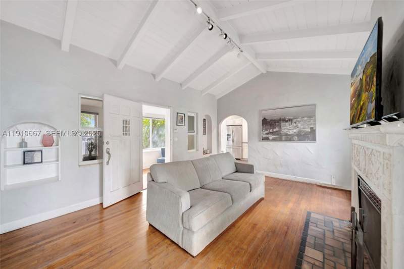 3 bedroom SingleFamilyResidence at 619 NE 87th St, North Shorecrest, Miami — photo 5