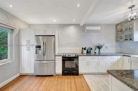 619 NE 87th St, Miami FL - photo 8 of 38