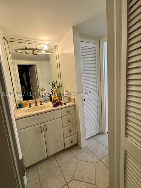 16518 NE 26th Ave 304, North Miami Beach FL - photo 10 of 31