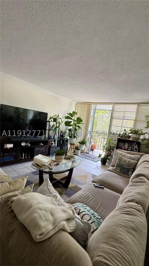 16518 NE 26th Ave 304, North Miami Beach FL - photo 6 of 31