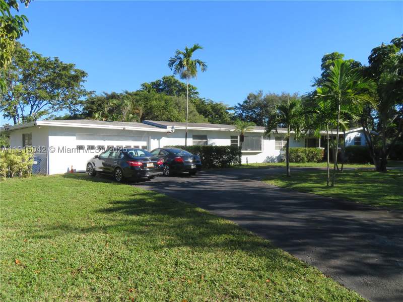 3 bedroom SingleFamilyResidence at 7955 SW 131st St, Pine Tree Estates, Pinecrest — photo 3