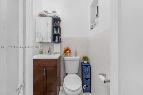 640 NE 168th St, North Miami Beach FL - photo 16 of 74
