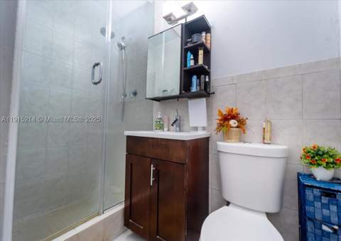640 NE 168th St, North Miami Beach FL - photo 17 of 74