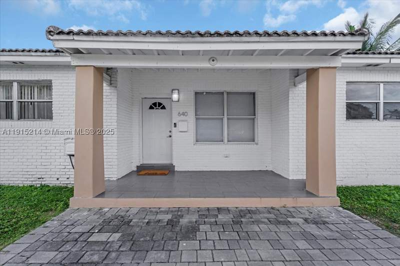 3 bedroom SingleFamilyResidence at 640 NE 168th St, 1ST ADDN TO PANULETA GARD, North Miami Beach — photo 2