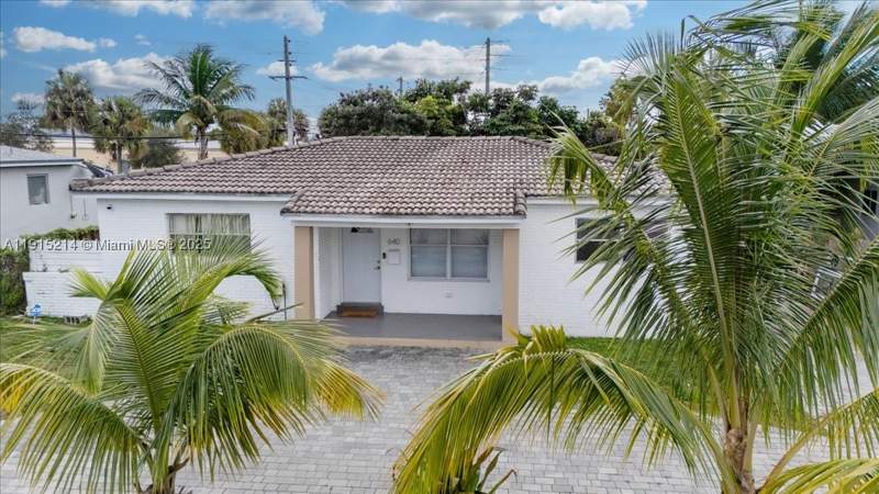 3 bedroom SingleFamilyResidence at 640 NE 168th St, 1ST ADDN TO PANULETA GARD, North Miami Beach — photo 4