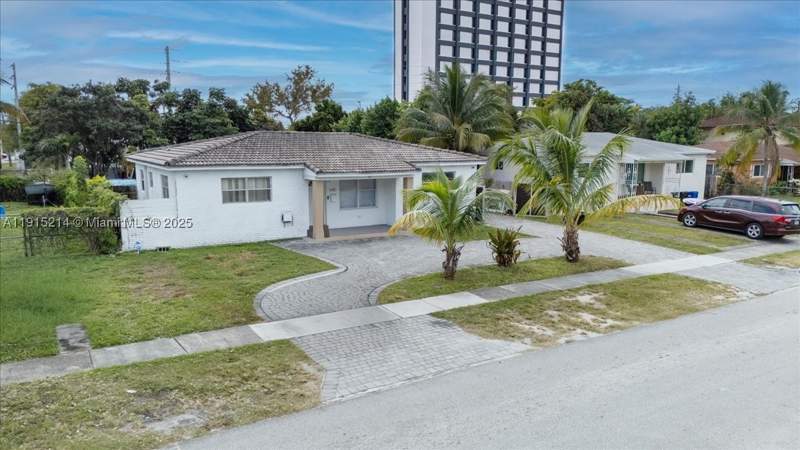 3 bedroom SingleFamilyResidence at 640 NE 168th St, 1ST ADDN TO PANULETA GARD, North Miami Beach — photo 5