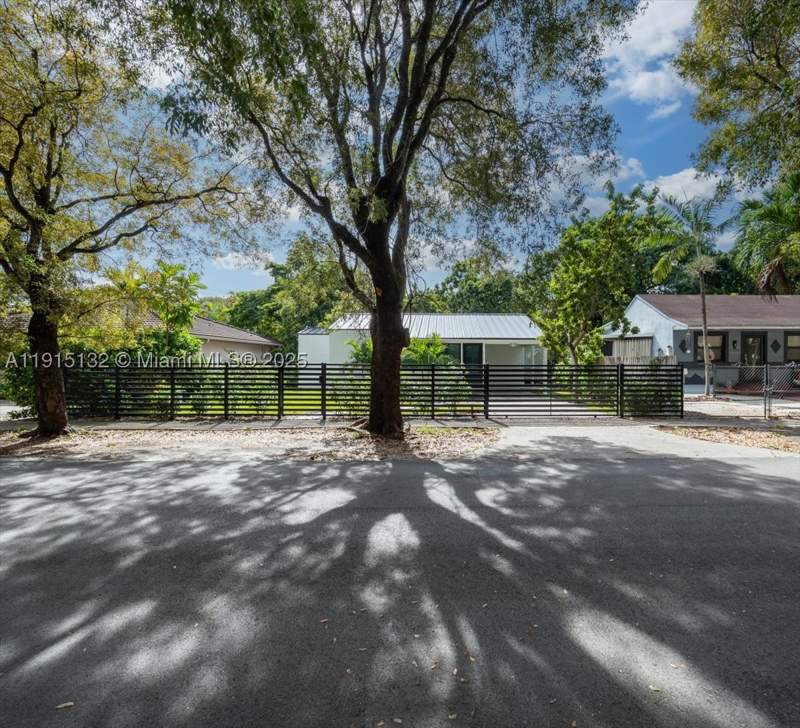 3 bedroom SingleFamilyResidence at 5220 SW 6 St, Hills Trail Grove, Miami — photo 5