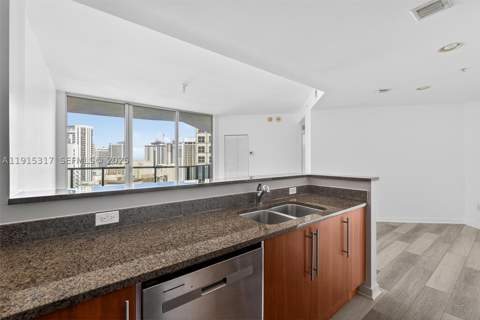 300 S Biscayne Blvd T-2407, Miami FL - photo 14 of 40