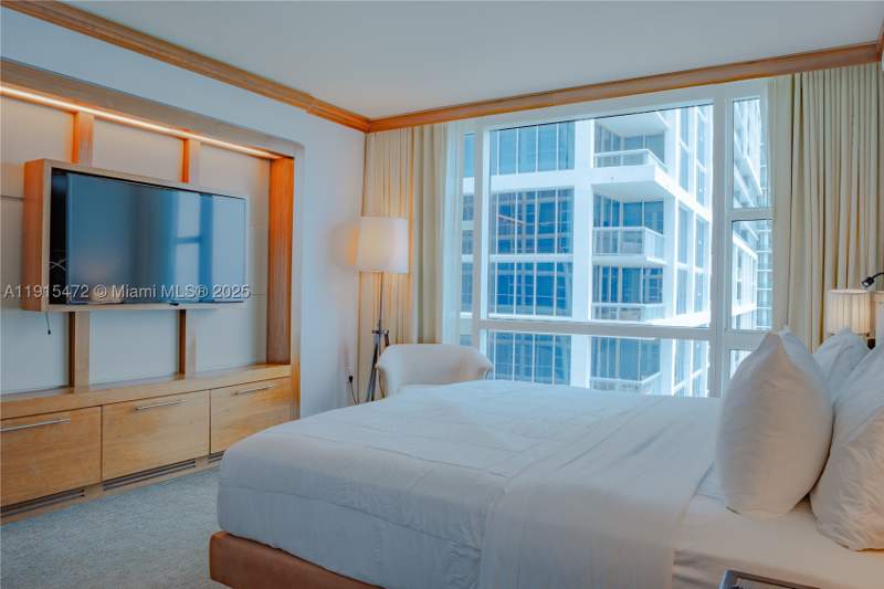 1 bedroom Condominium at 6801 Collins Ave 1002, Central Carillon Beach Co, Miami Beach — photo 2