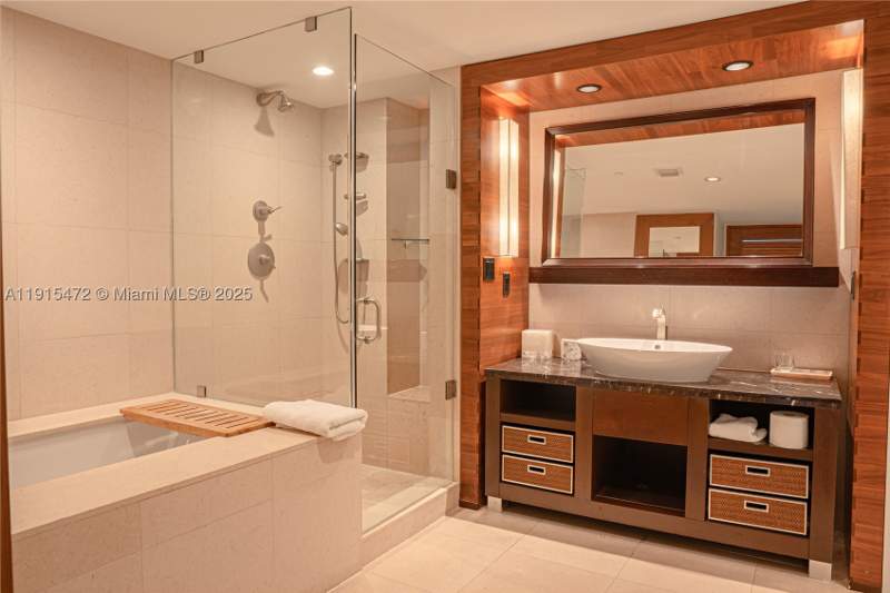 1 bedroom Condominium at 6801 Collins Ave 1002, Central Carillon Beach Co, Miami Beach — photo 5