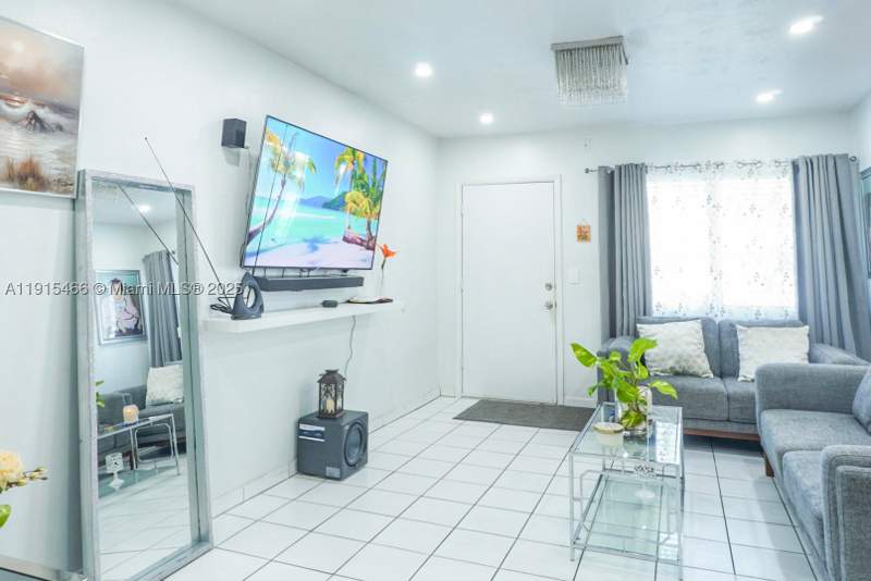 1 bedroom Condominium at 122 NE 204th St 3, Ro-Mont Gardens Andover C, Miami Gardens — photo 5