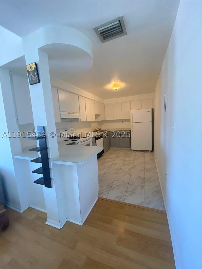 1 bedroom Condominium at 1051 Meridian Ave 1M, The Flamingo Condo, Miami Beach — photo 3